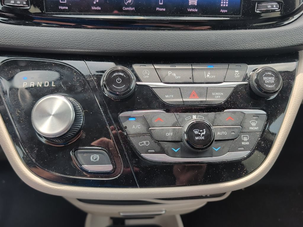 Used 2024 Chrysler Pacifica Touring-L FWD image 17