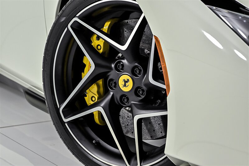 Used 2022 Ferrari F8 Tributo RWD image 3