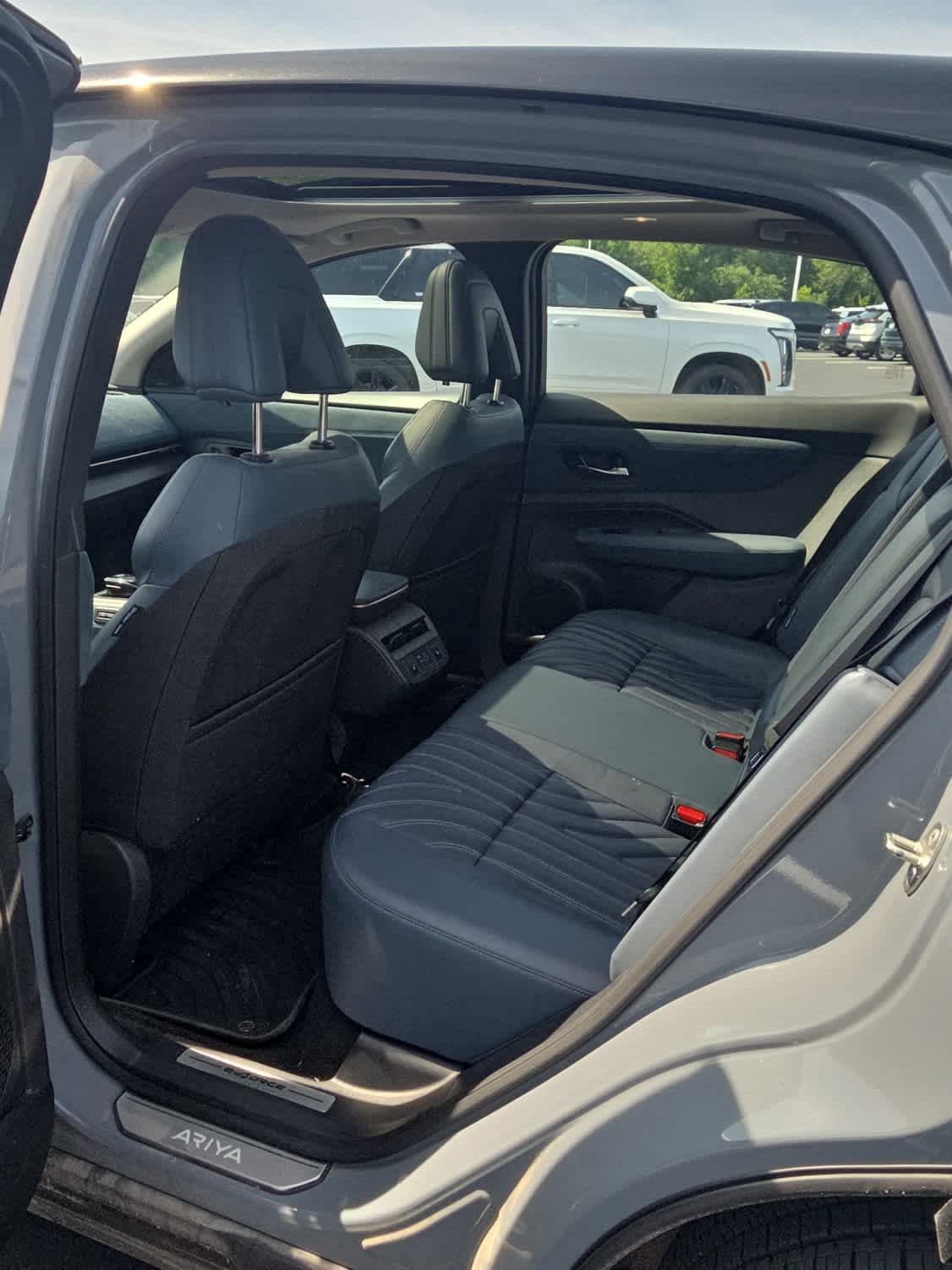 Used 2023 Nissan Ariya AWD/4WD image 6
