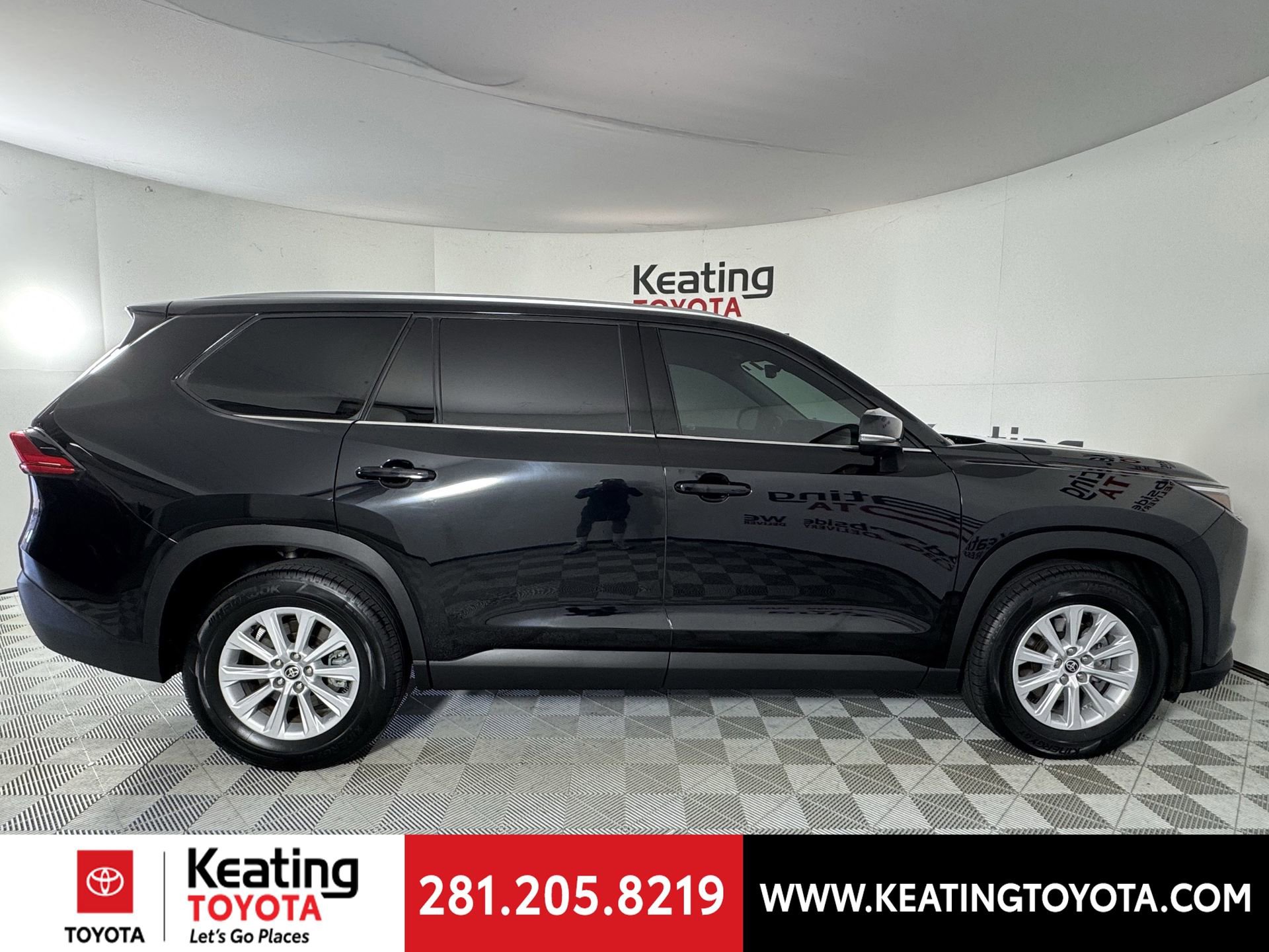 Used 2024 Toyota Grand Highlander XLE image 3