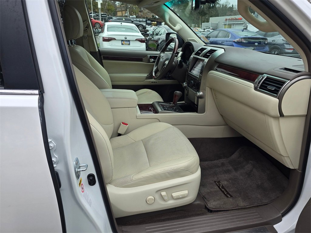 Used 2013 Lexus GX 460 Premium image 3