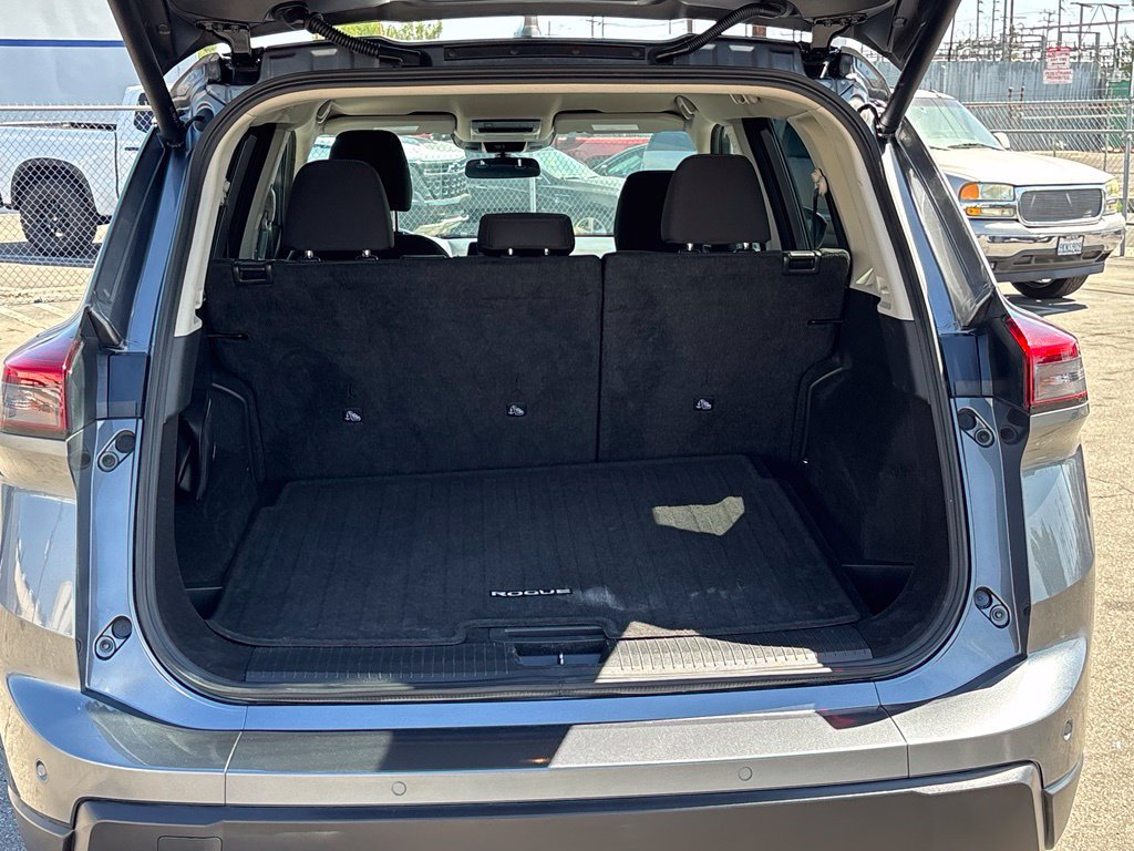 Used 2025 Nissan Rogue SV FWD image 23