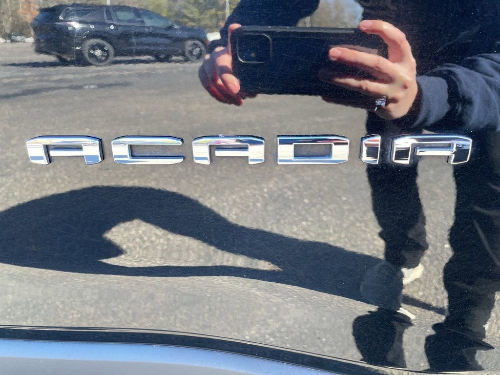 Used 2023 GMC Acadia SLT image 11