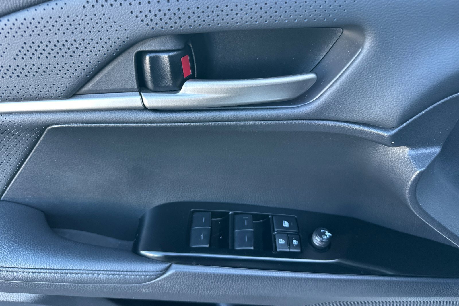 Used 2025 Toyota Camry XSE image 11