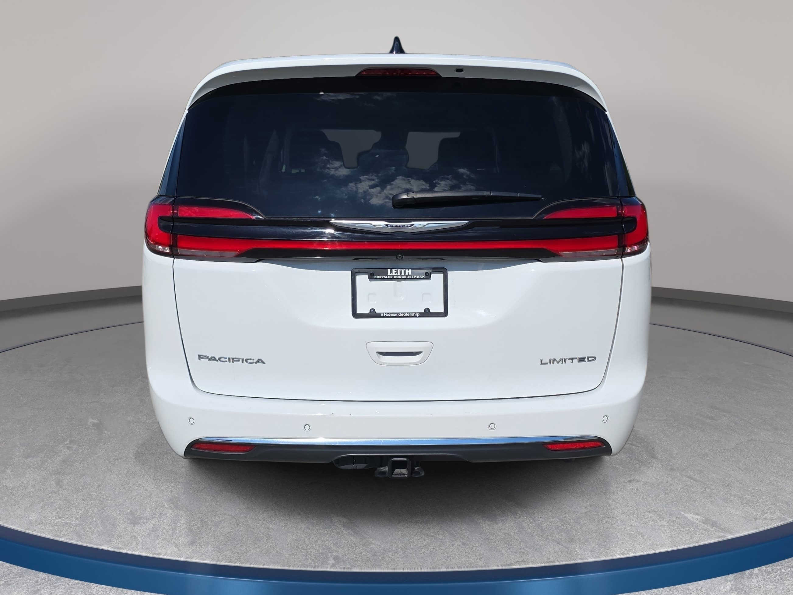 Used 2024 Chrysler Pacifica Limited w/ Trailer Tow Group FWD image 7