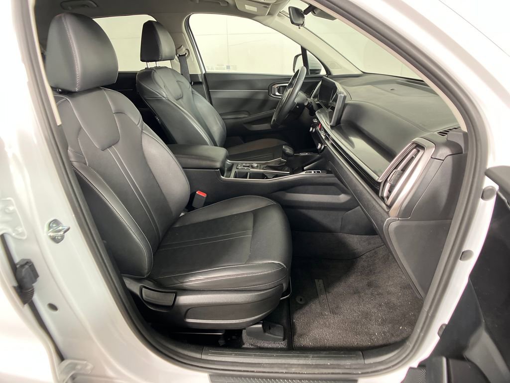 Used 2025 Kia Sorento S image 6