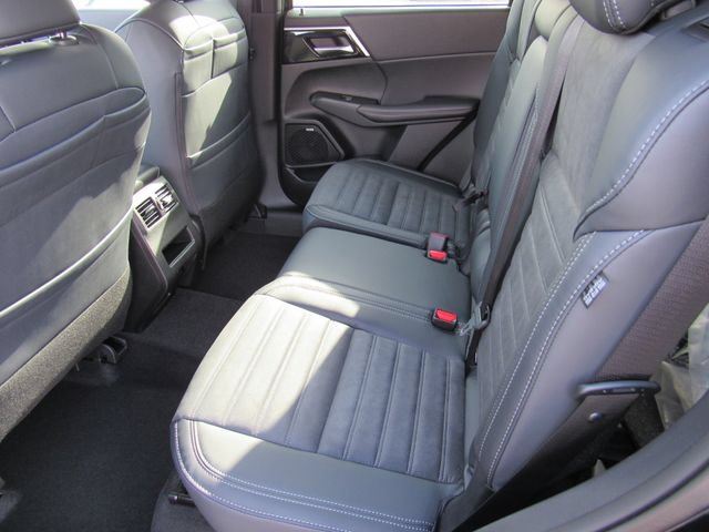 New 2026 Mitsubishi Outlander SE FWD image 9