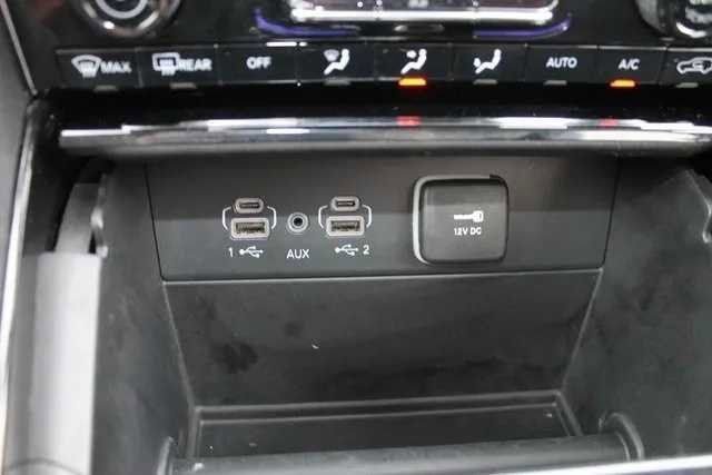 Used 2023 Jeep Grand Cherokee Laredo image 18