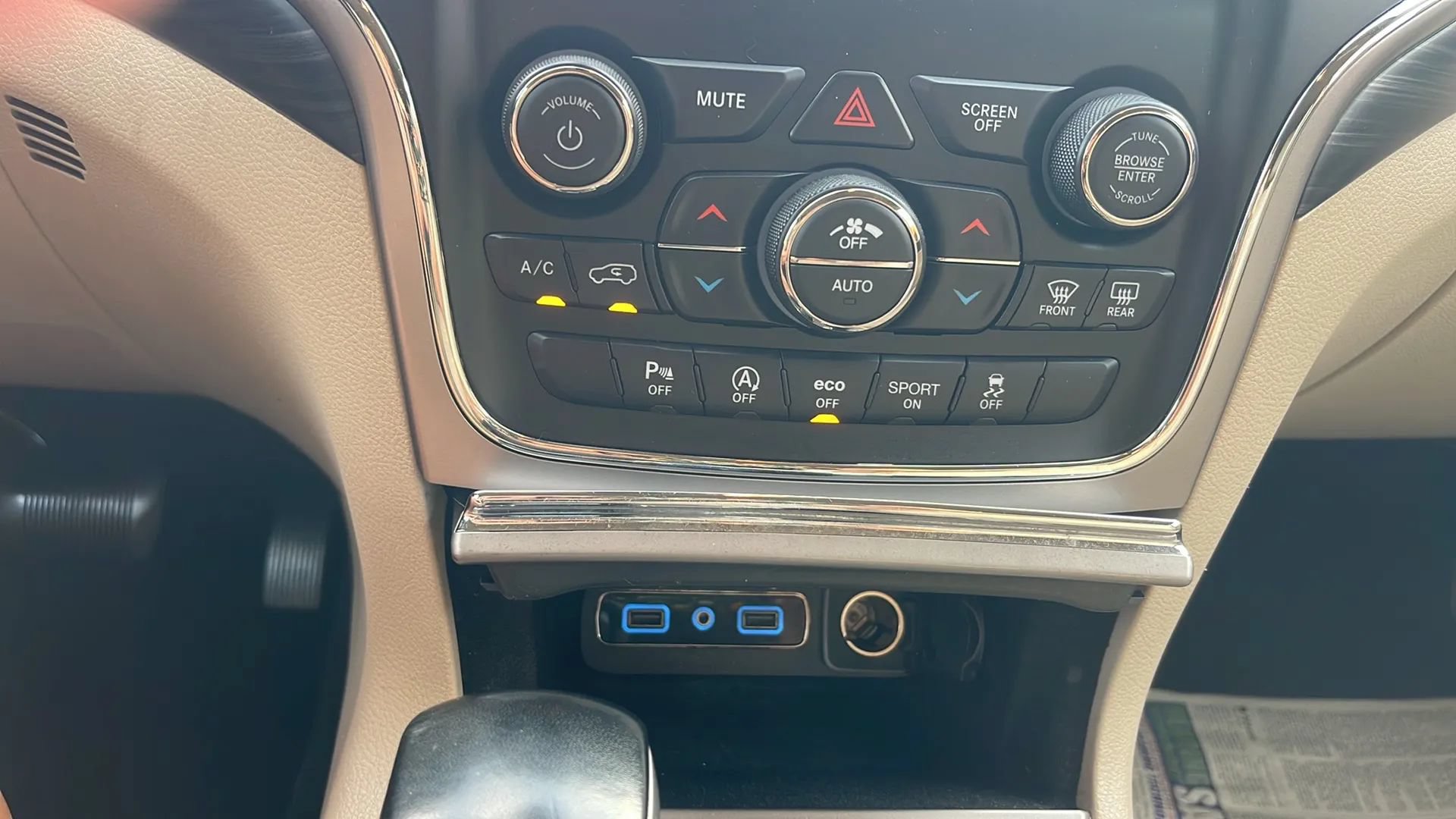 Used 2021 Jeep Grand Cherokee Laredo AWD/4WD image 13