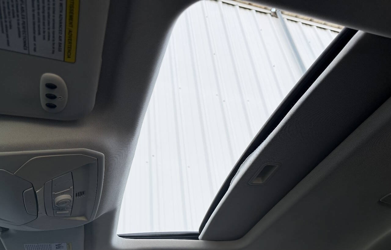 Used 2012 Ford Focus Titanium FWD image 30