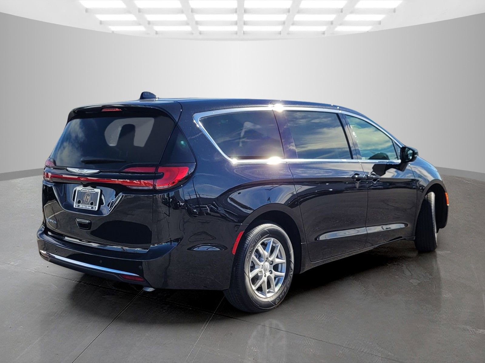 New 2026 Chrysler Pacifica Select image 4