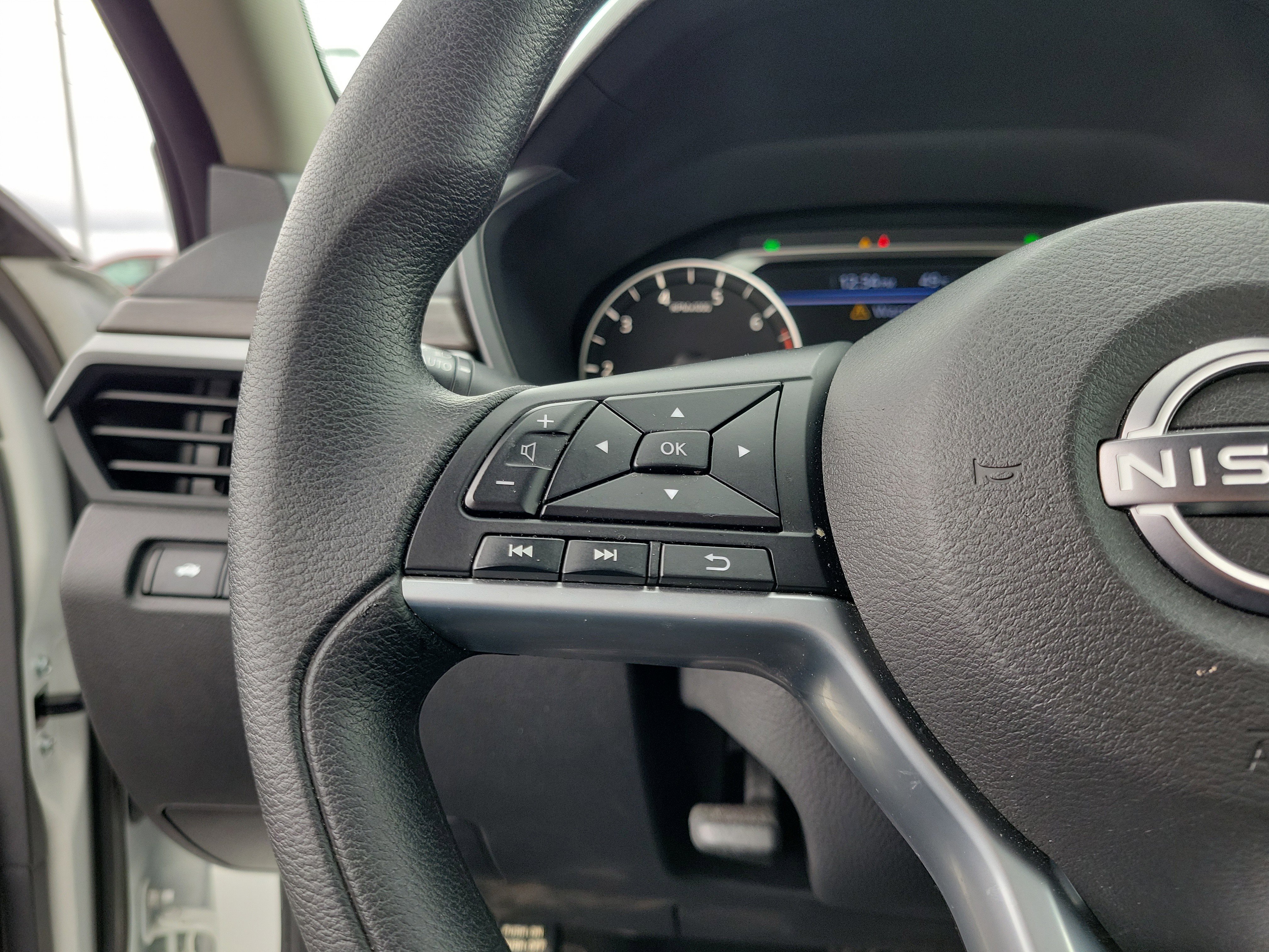 Used 2025 Nissan Altima 2.5 SV FWD image 22