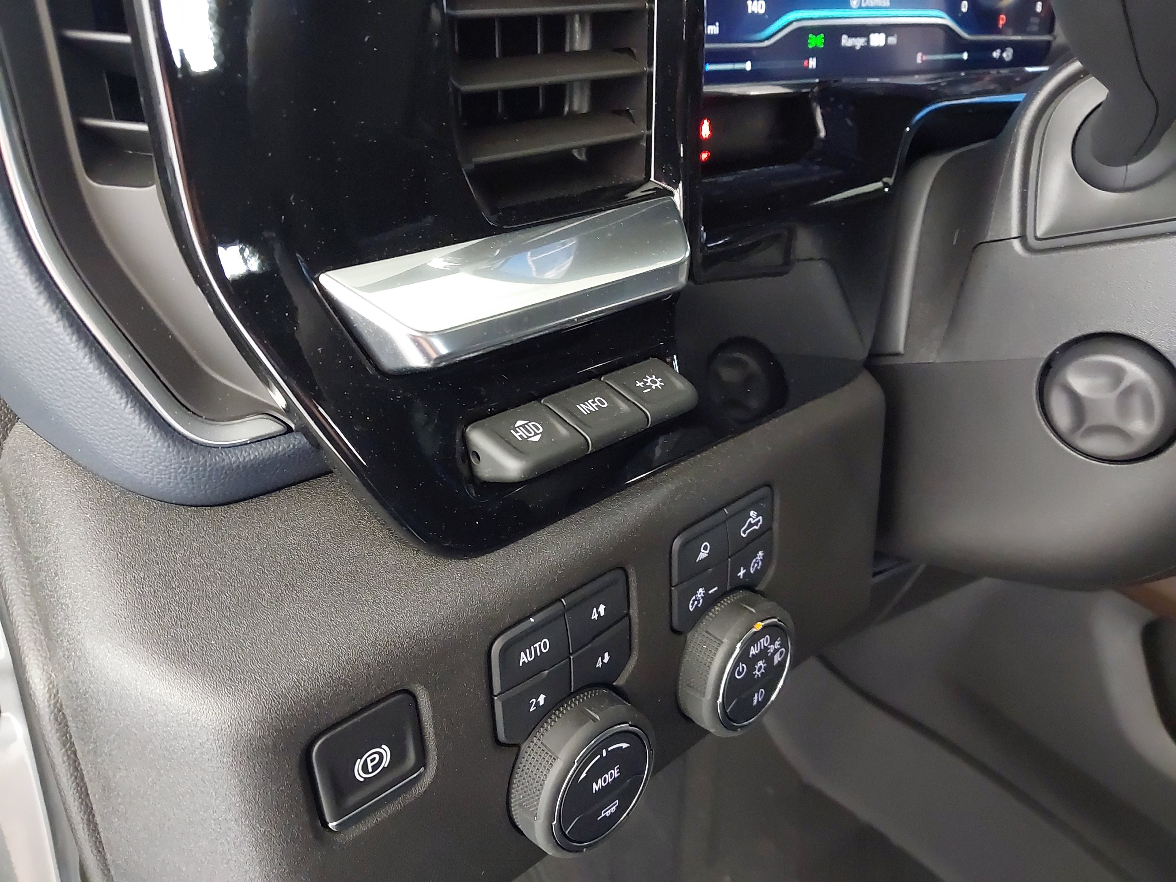Used 2025 Chevrolet Silverado 1500 High Country w/ High Country Premium Package AWD/4WD image 24