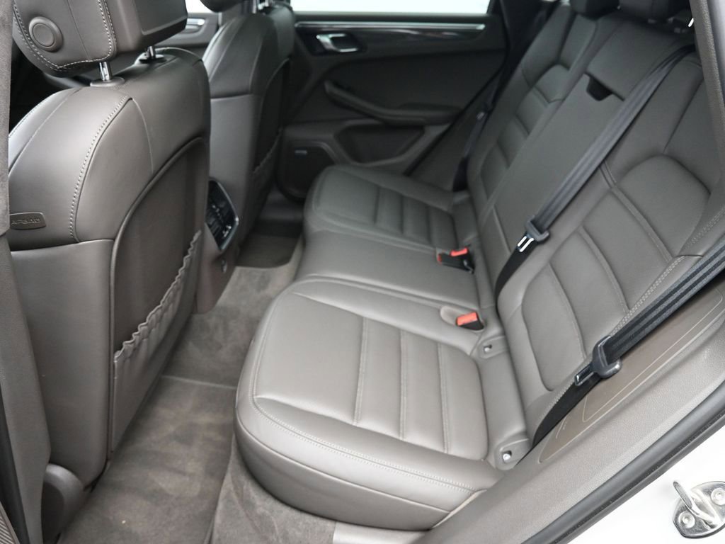 Certified 2021 Porsche Macan Turbo image 7