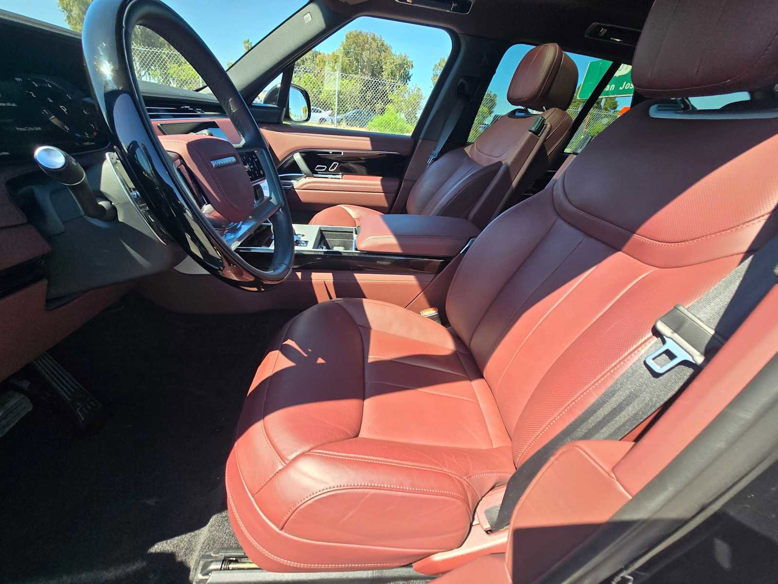 Used 2025 Land Rover Range Rover SE image 24