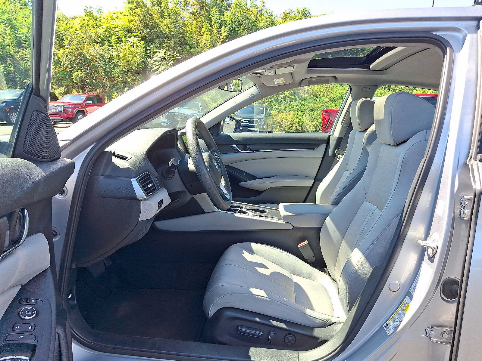 Used 2018 Honda Accord EX image 13