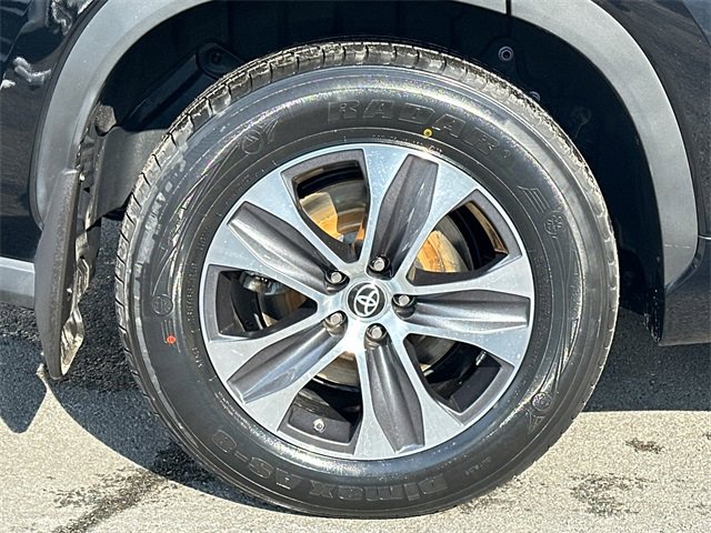 Used 2023 Toyota Highlander XLE image 9