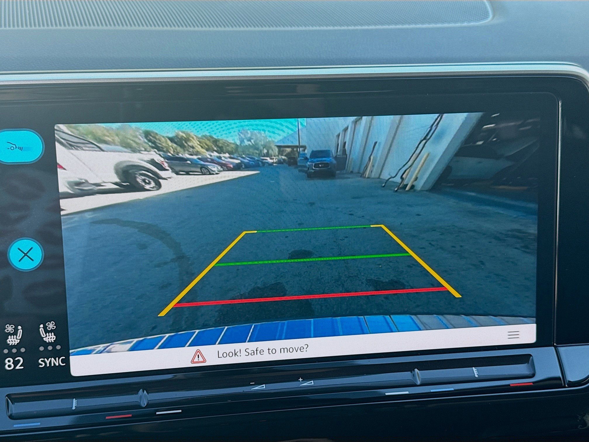 Certified 2025 Volkswagen Atlas SE image 13