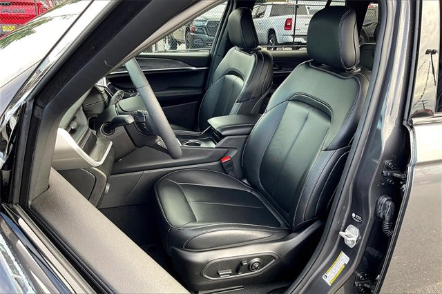 Used 2024 Jeep Grand Cherokee Limited w/ Trailer Tow Package image 26