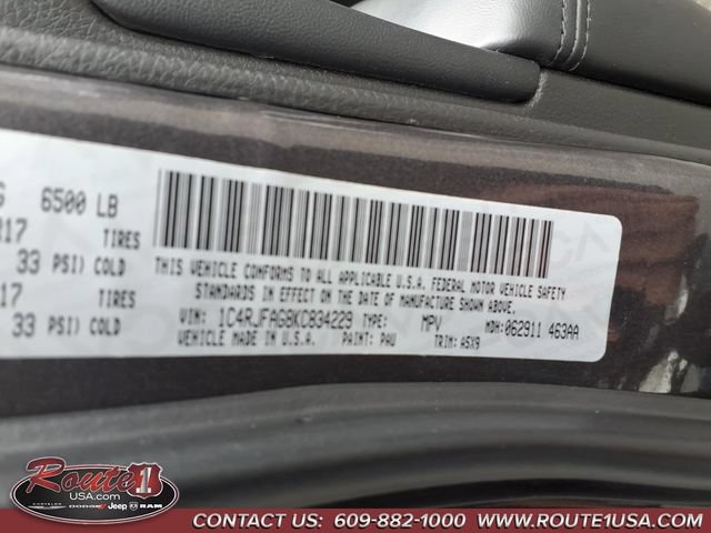 Used 2019 Jeep Grand Cherokee Laredo AWD/4WD image 35