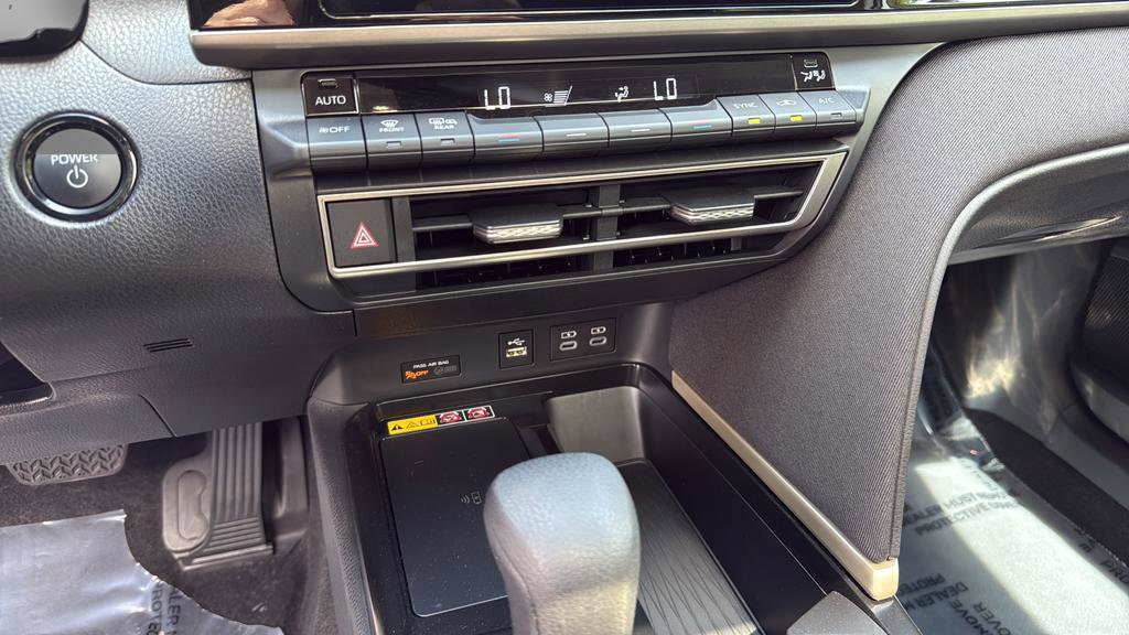 Used 2025 Toyota Camry LE AWD/4WD image 26