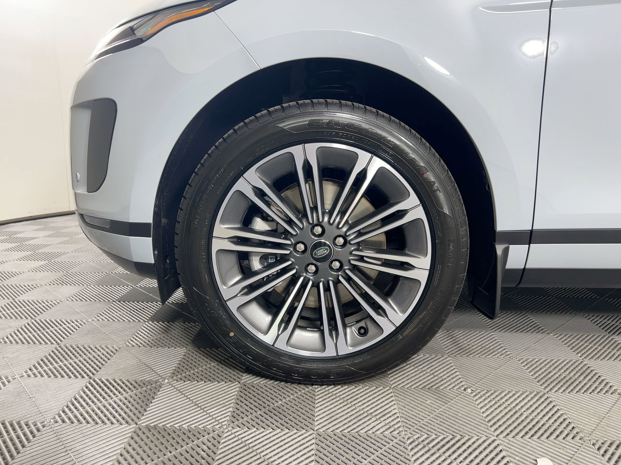 New 2026 Land Rover Range Rover Evoque S image 9