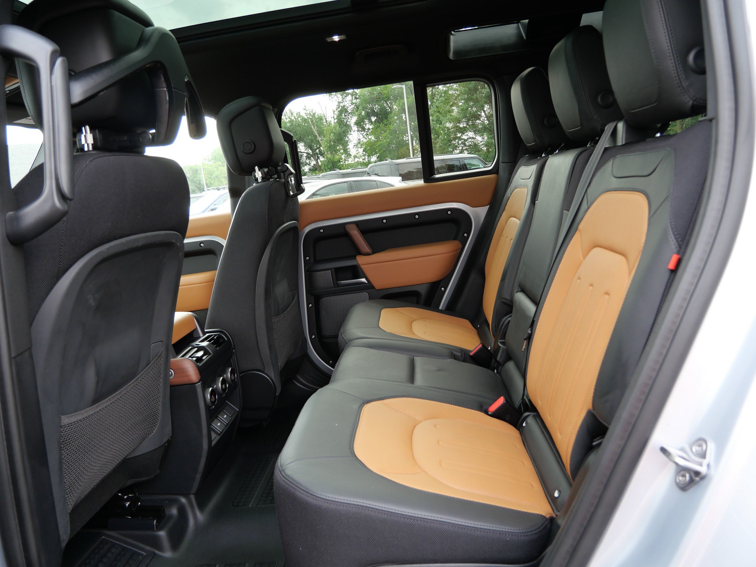 Certified 2024 Land Rover Defender 110 X AWD/4WD image 15
