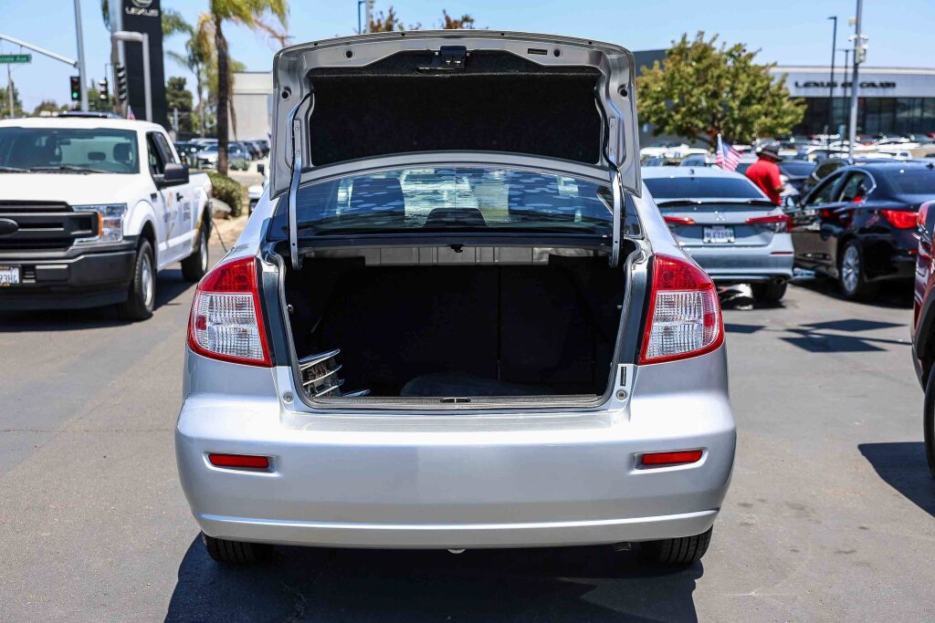 Used 2010 Suzuki SX4 LE FWD image 25