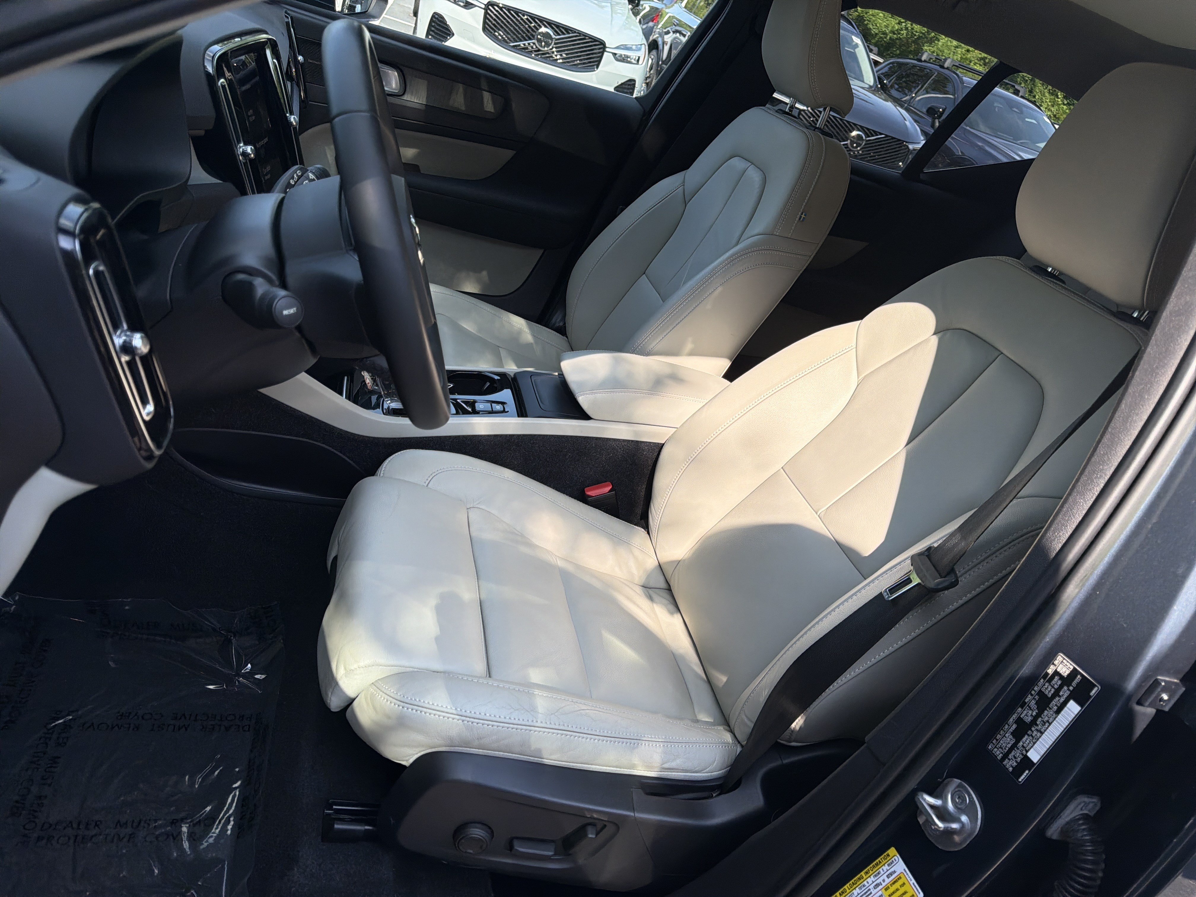 Certified 2022 Volvo XC40 T5 Inscription w/ Advanced Package AWD/4WD image 16