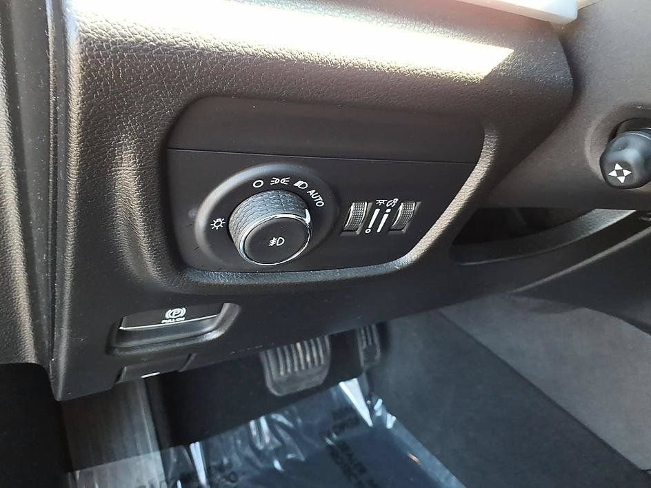 Used 2023 Jeep Grand Cherokee L Limited w/ Luxury Tech Group II AWD/4WD image 14