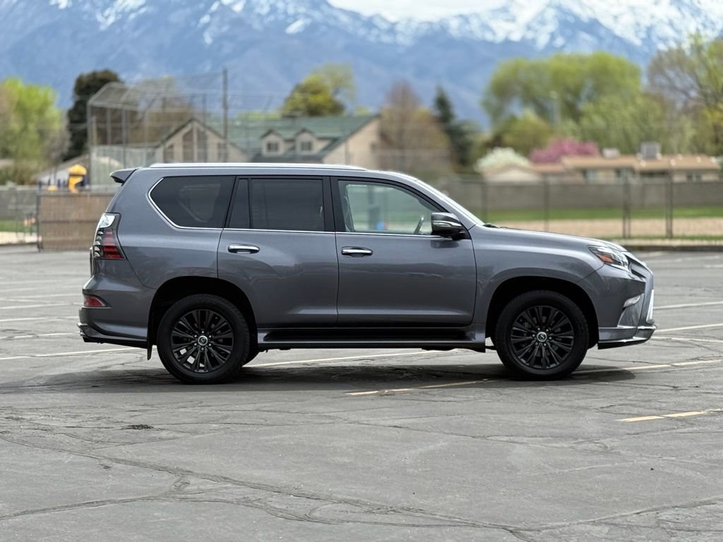 Used 2023 Lexus GX 460 Luxury w/ Sport Design Package image 4
