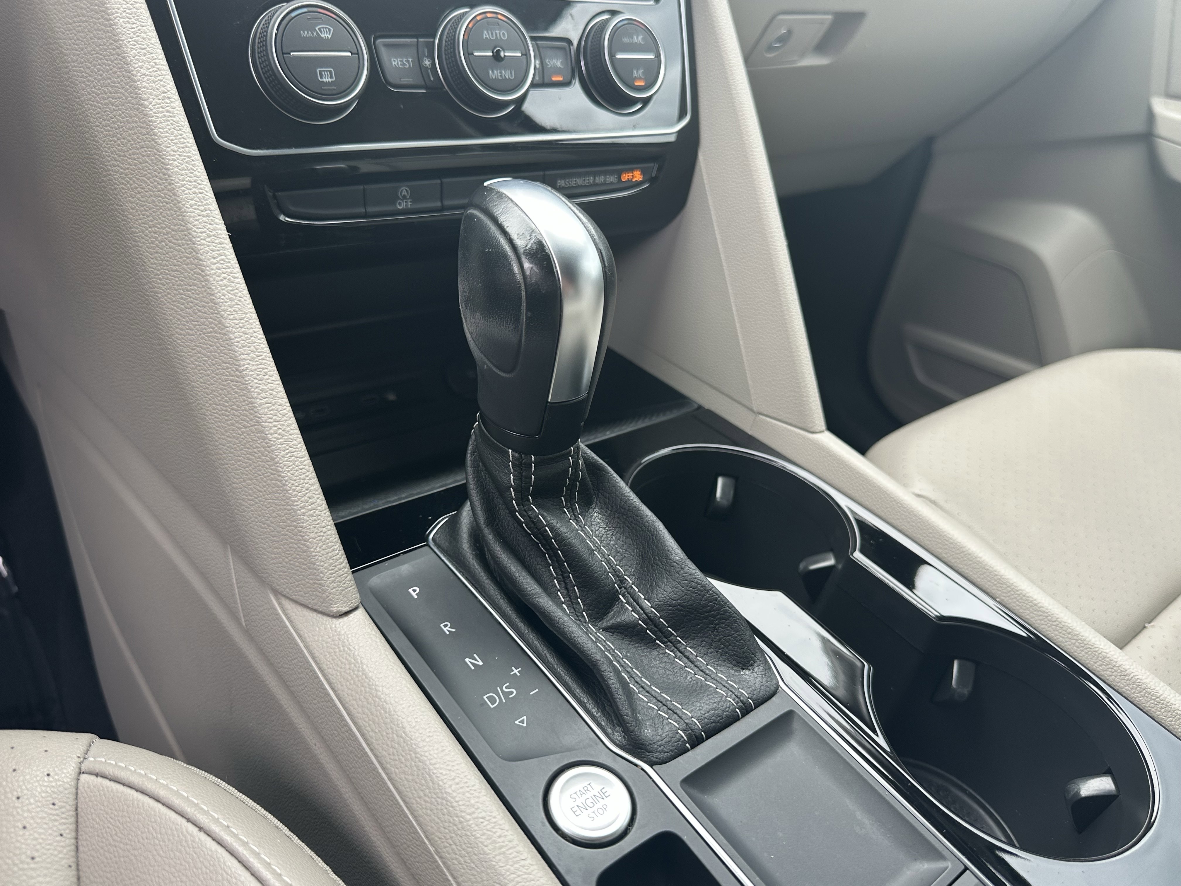 Used 2022 Volkswagen Atlas SE w/ Black Wheel Package image 28