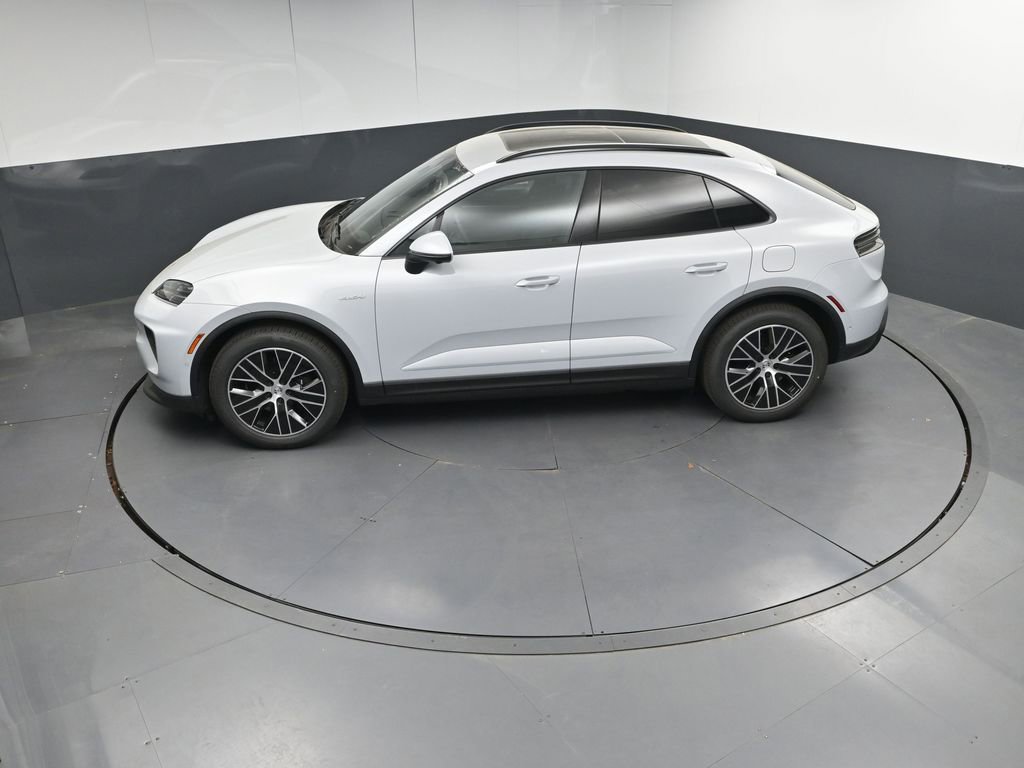 New 2026 Porsche Macan Electric RWD image 35