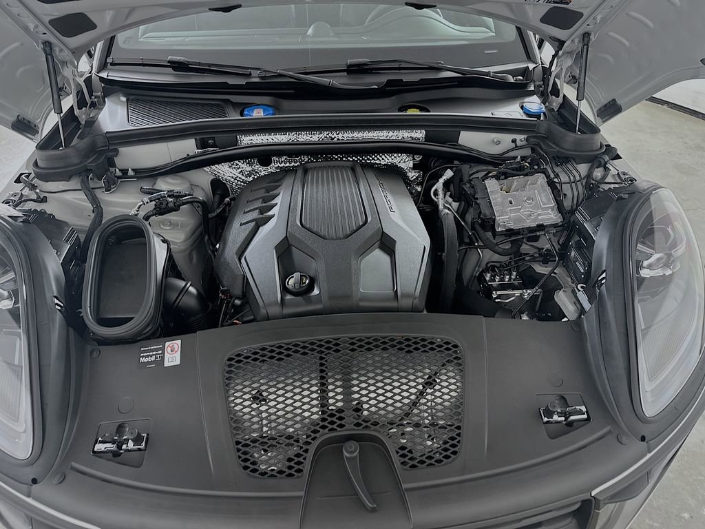 New 2026 Porsche Macan Turbo AWD/4WD image 32