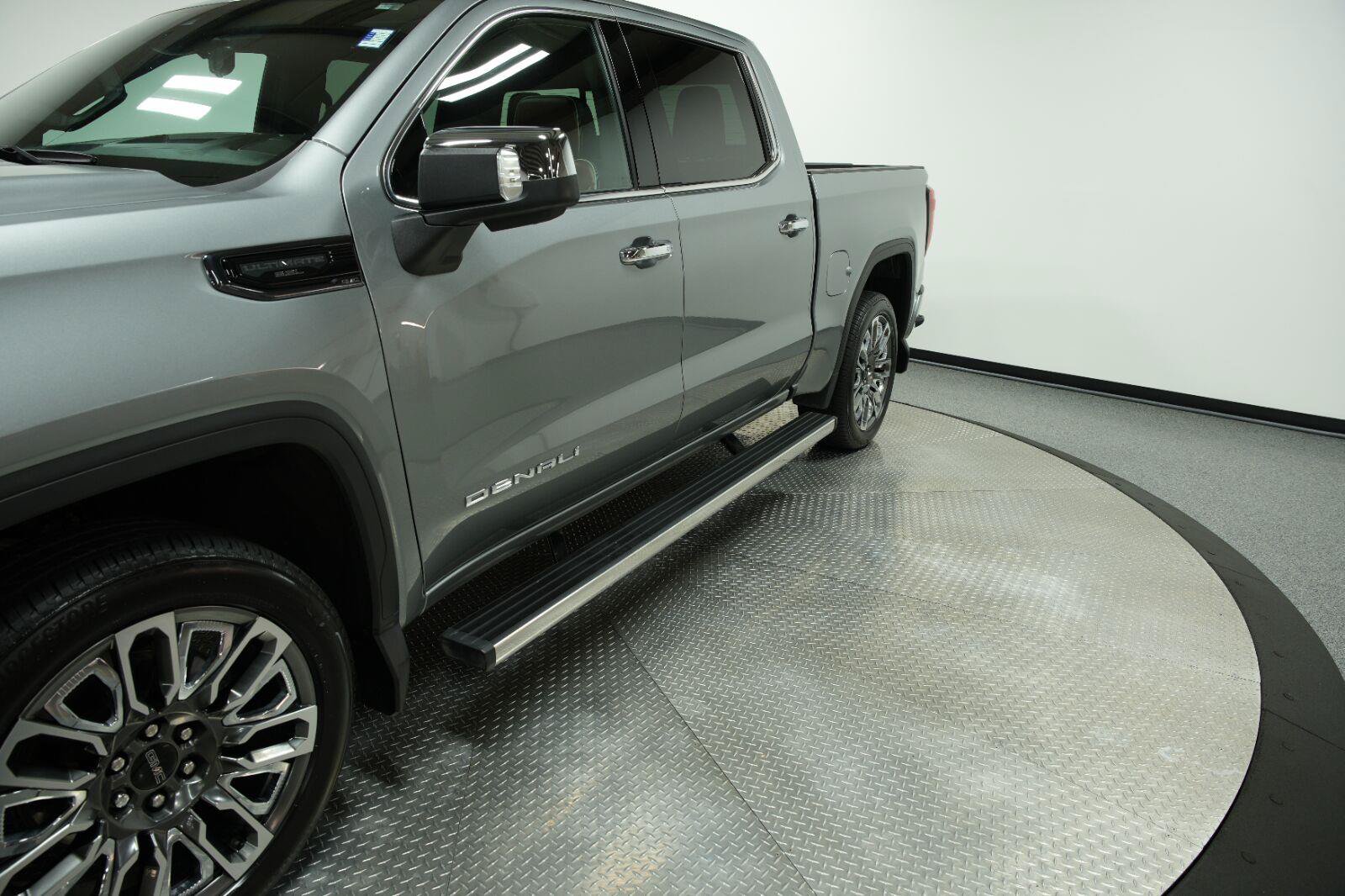 Certified 2025 GMC Sierra 1500 Denali Ultimate AWD/4WD image 5