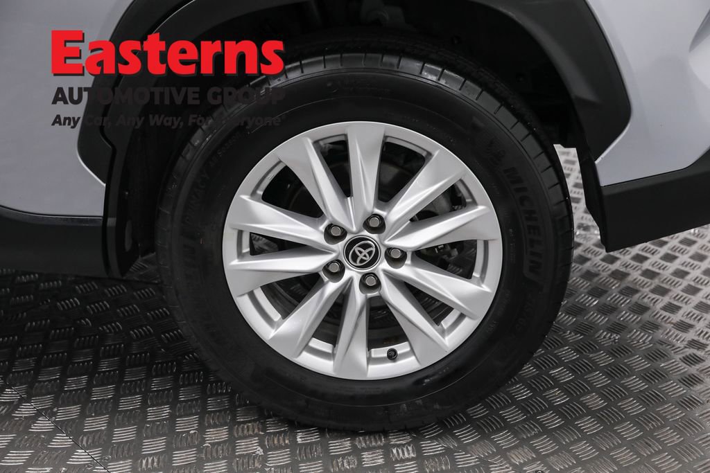 Used 2024 Toyota Corolla Cross LE image 33