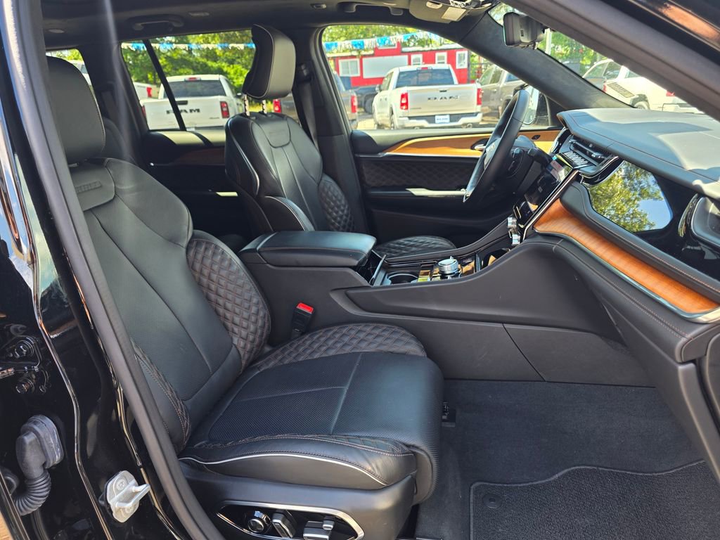 Used 2023 Jeep Grand Cherokee Summit AWD/4WD image 22