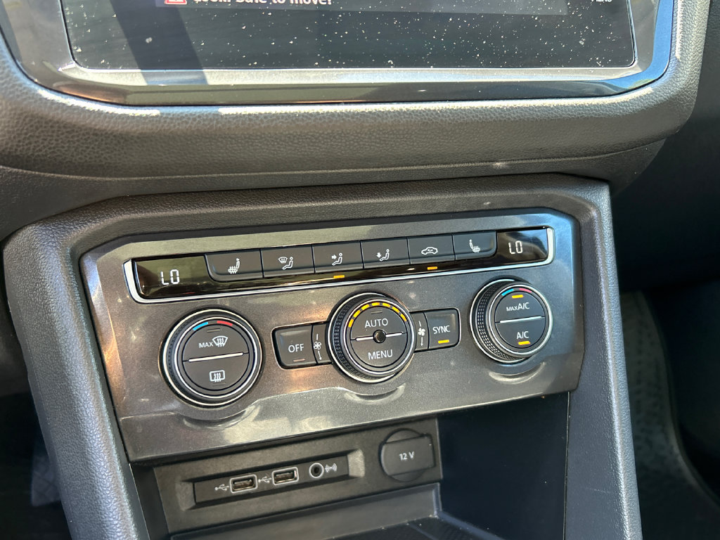 Used 2020 Volkswagen Tiguan SE w/ Panoramic Sunroof Package AWD/4WD image 18