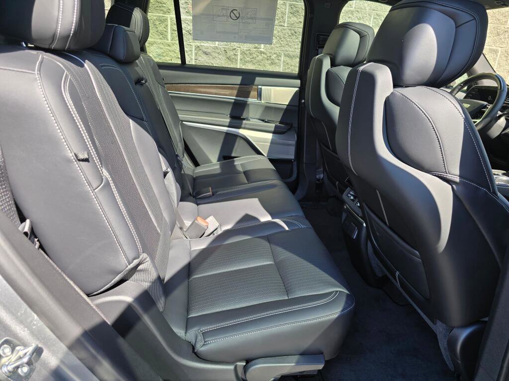 New 2026 Cadillac Vistiq Sport image 23