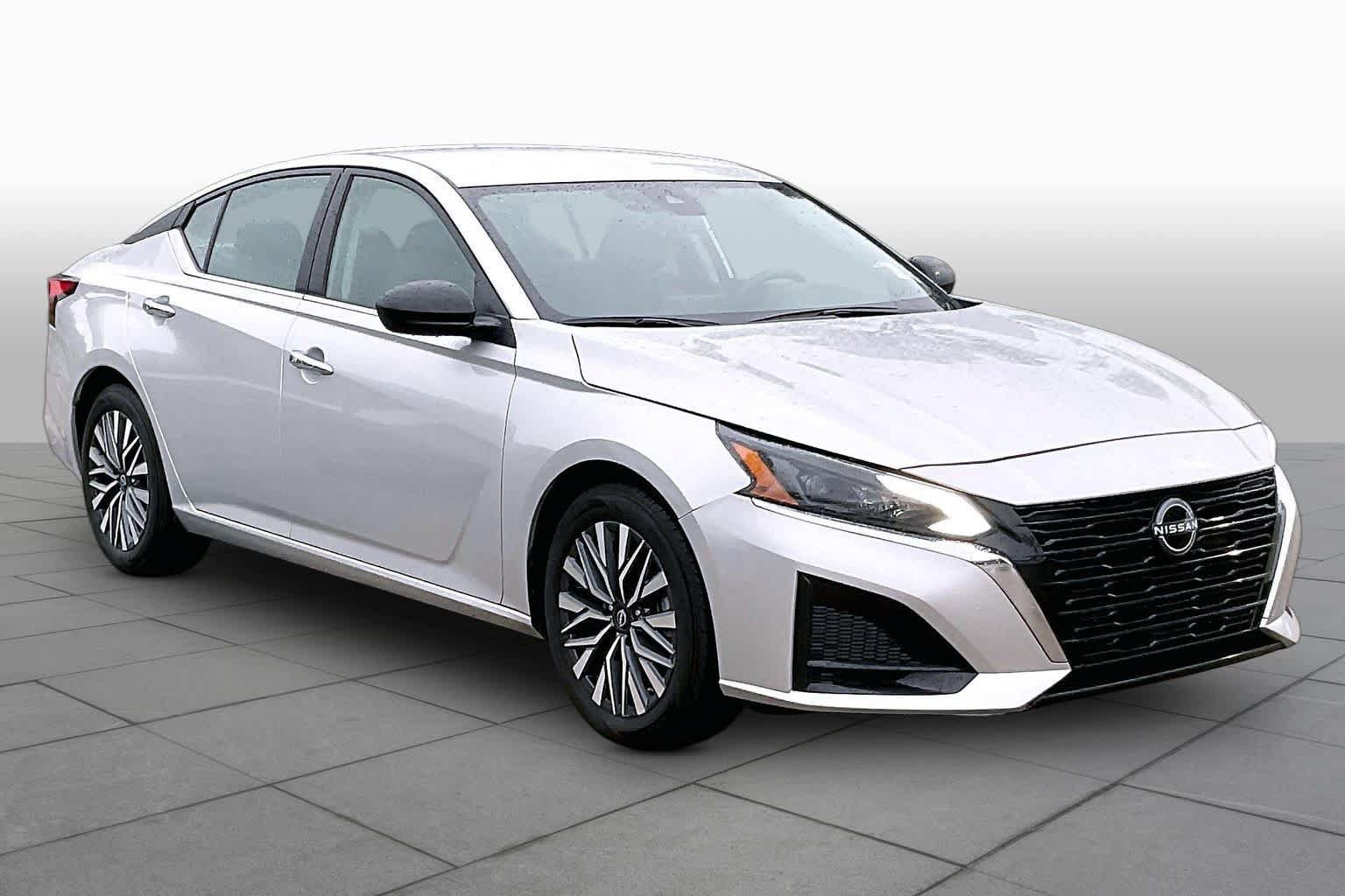 Used 2024 Nissan Altima 2.5 SV FWD image 3