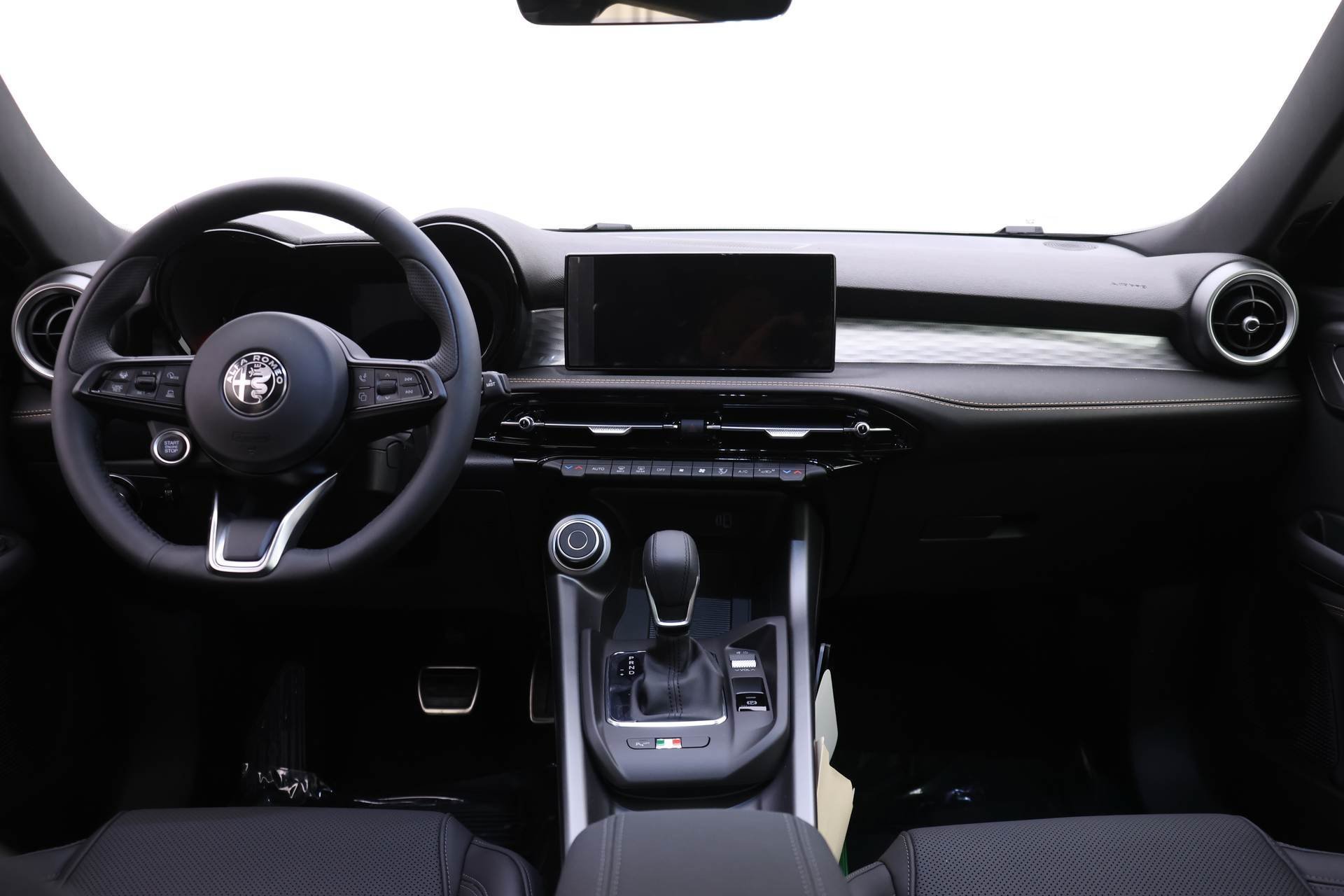 New 2025 Alfa Romeo Tonale w/ Premium Package AWD/4WD image 8