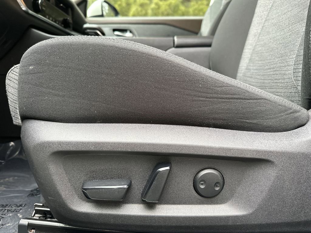 Used 2023 Nissan Rogue SV image 14