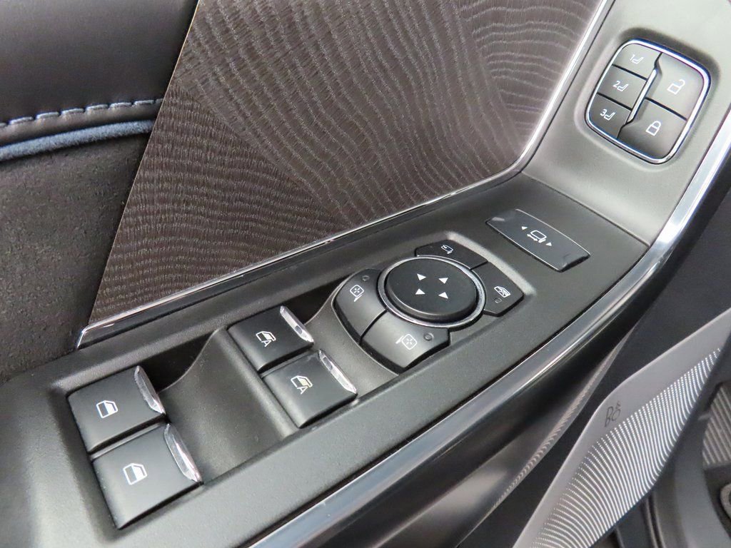 Used 2025 Ford F250 Platinum w/ FX4 Off-Road Package AWD/4WD image 75