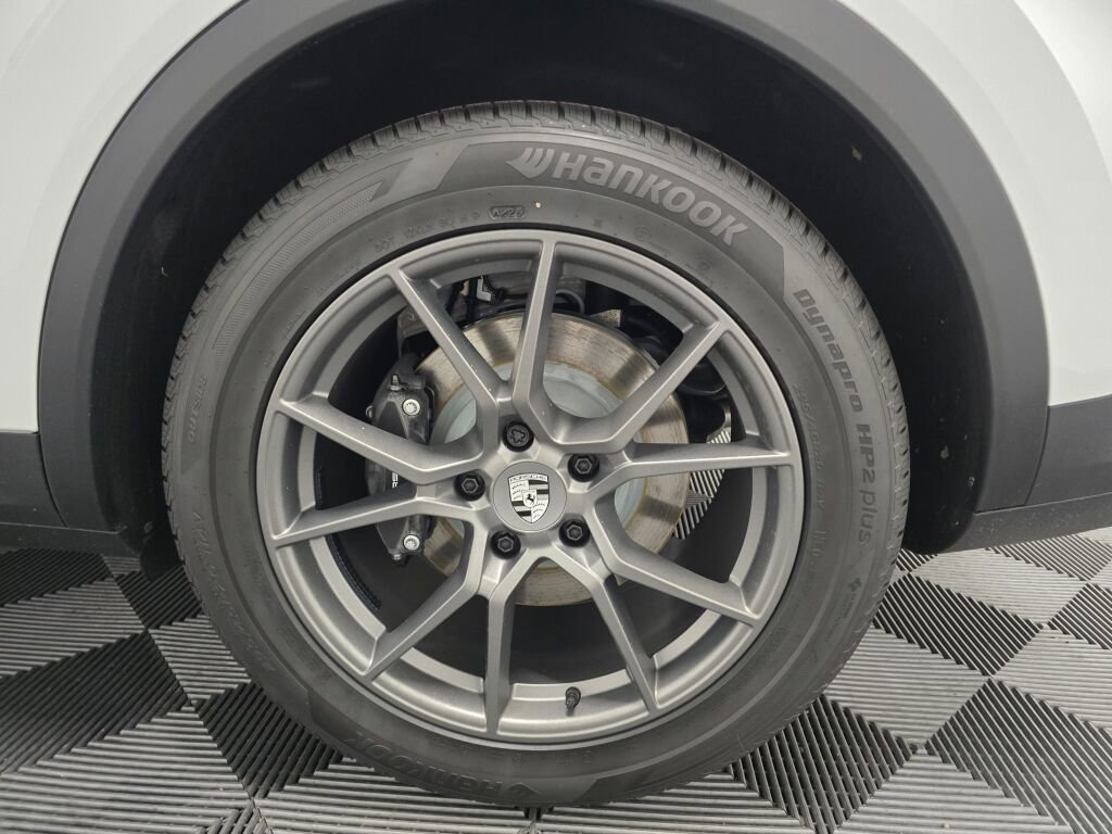 New 2026 Porsche Cayenne image 35