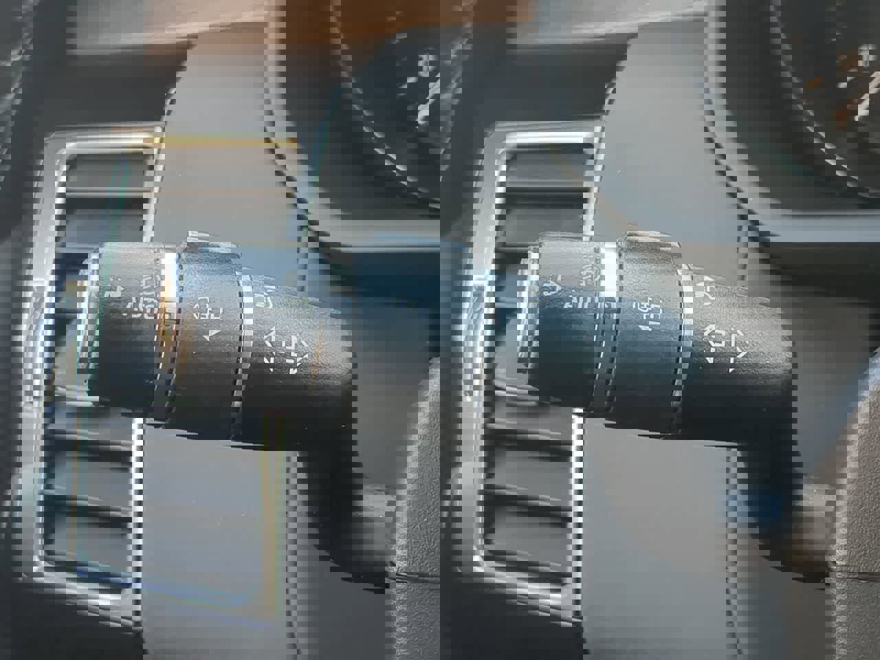 Used 2018 Land Rover Discovery SE image 28