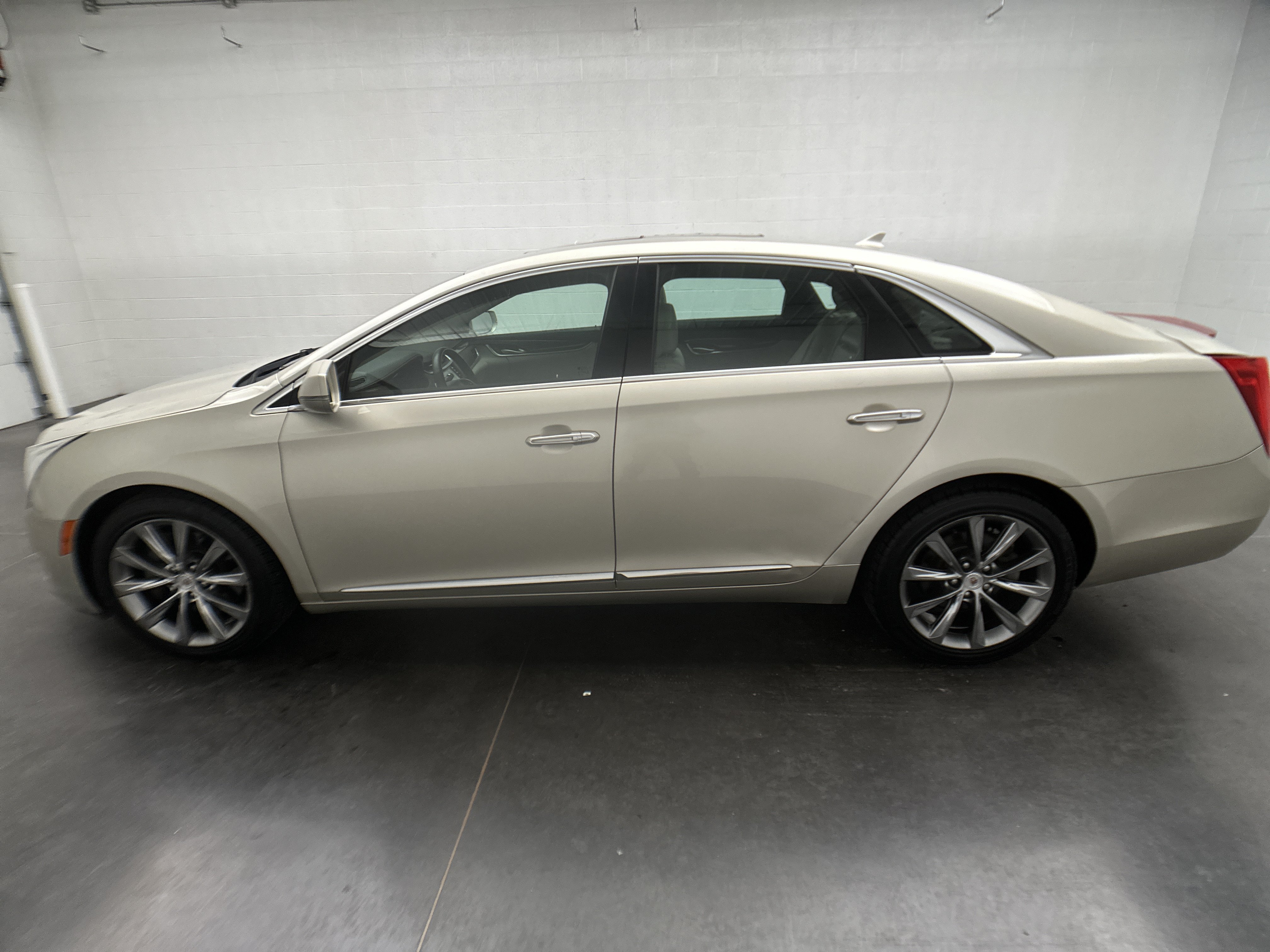 Used 2013 Cadillac XTS Luxury w/ Driver Awareness Package AWD/4WD image 5