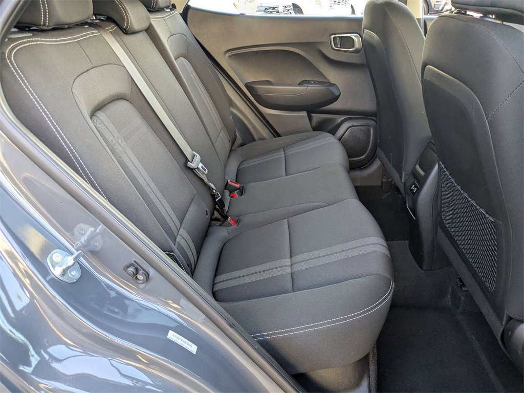 Used 2025 Hyundai Venue SEL image 29