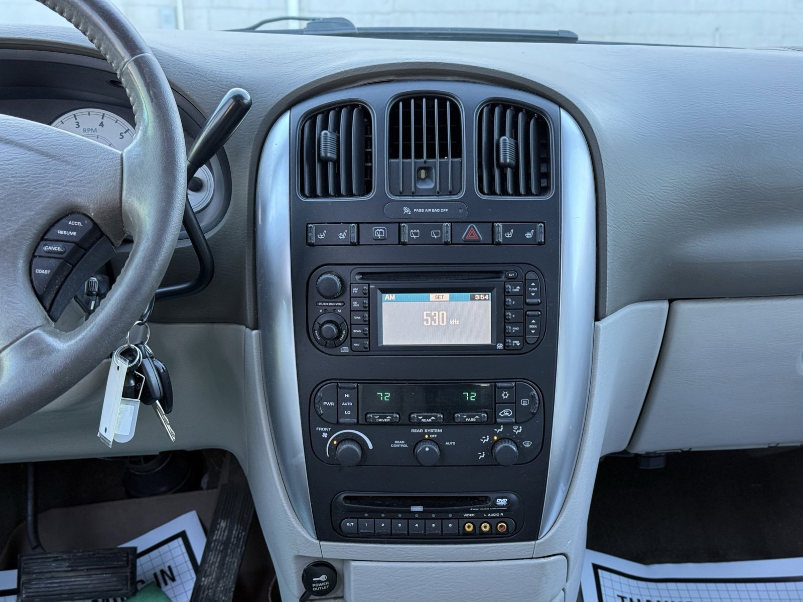 Used 2005 Chrysler Town & Country Touring image 12