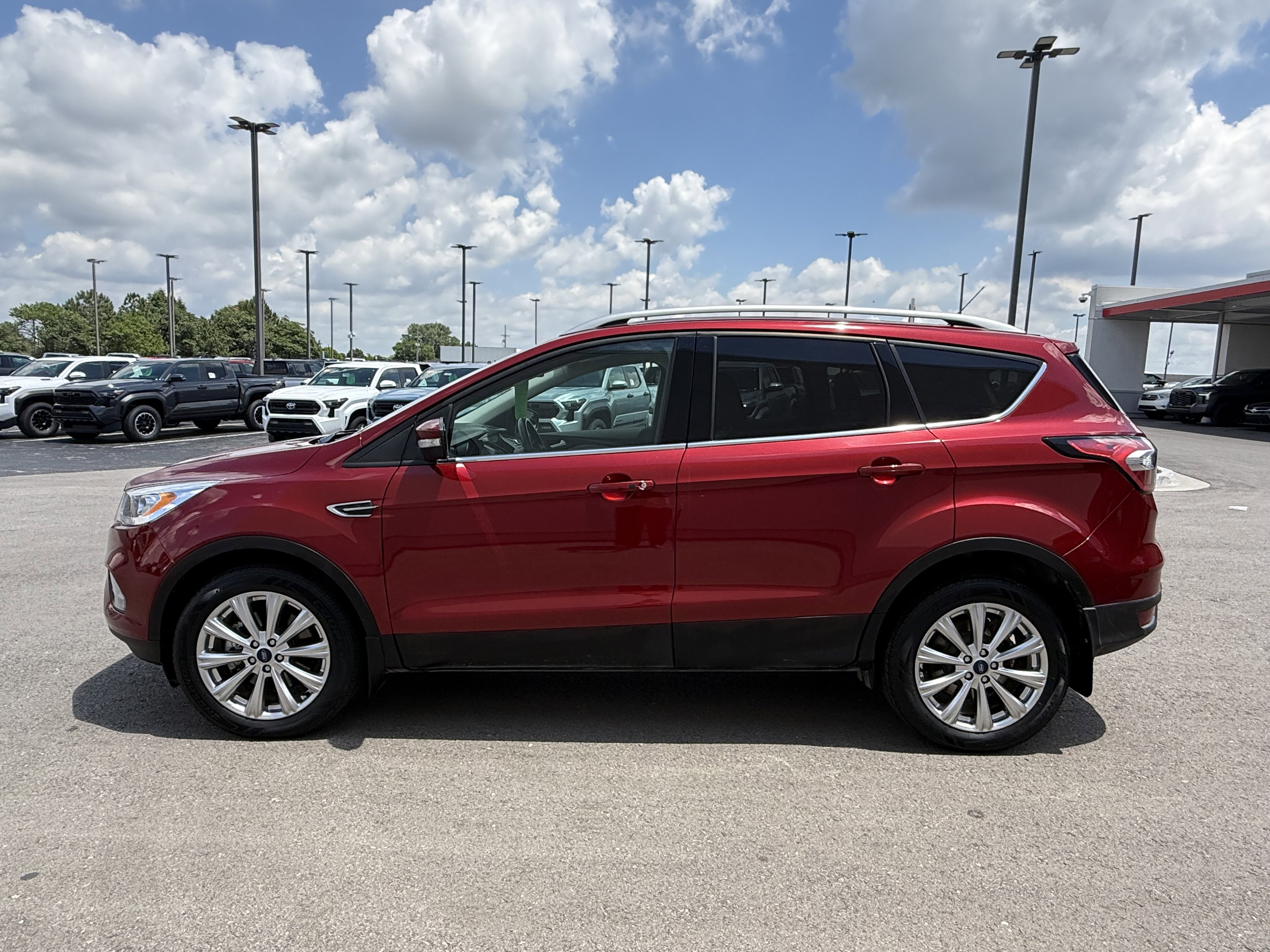 Used 2017 Ford Escape Titanium AWD/4WD image 17
