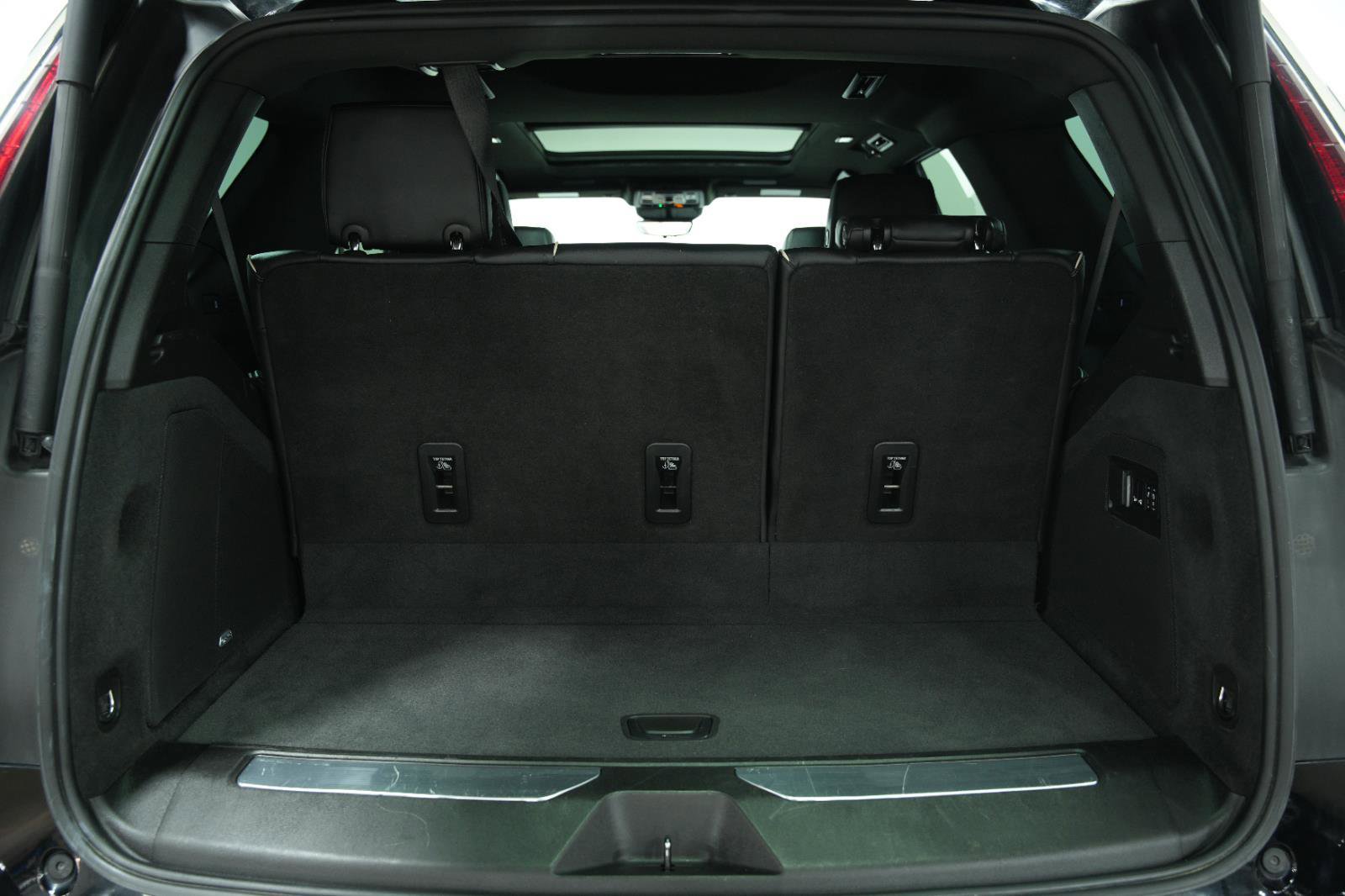 Used 2022 Cadillac Escalade Premium Luxury w/ Performance Package image 14